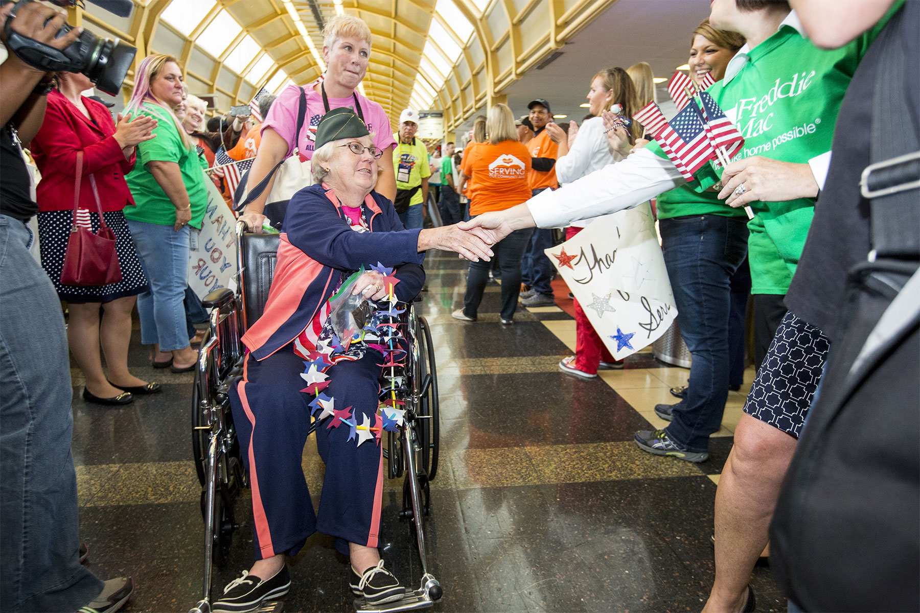 A veteran shakes the hand of one of over 400 supporters who greeted the first all-female honor flight in the United States Sept. 22, 2015 at Ronald Reagan International Airport in Arlington. Over 75 female veterans from World War II, the Korean War and the Vietnam War were in attendance, as well as 75 escorts, who were also female veterans or active-duty military. (U.S. Army/Nell King)