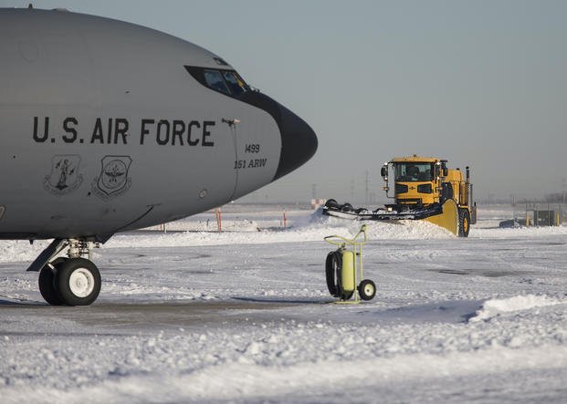 air force plane snow 1200