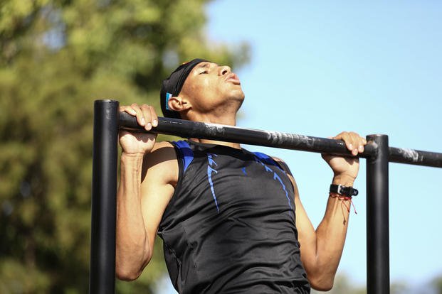 A Honduran Special Operations team member conducts pull-ups during the physical test event at Fuerzas Comando 2025 in Ilopango, El Salvador, Aug. 19, 2025. (Staff Sgt. Jean Martinez/U.S. Army National Guard photo) A Honduran Special Operations team member conducts pull-ups during the physical test event at Fuerzas Comando 2025 in Ilopango, El Salvador.