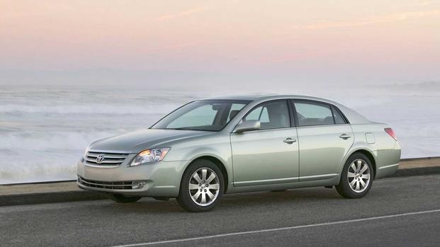 2005-2007 Toyota Avalon Front Angle View