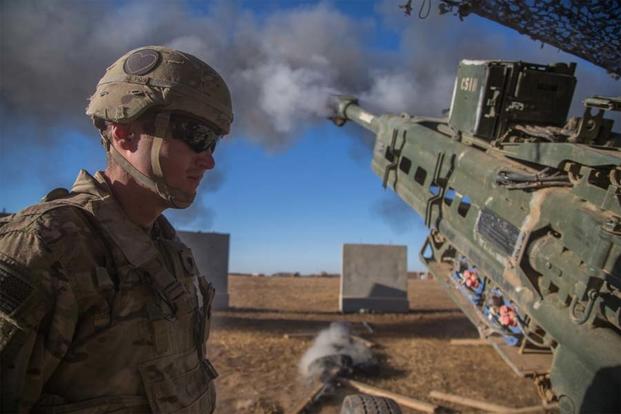 A U.S. Soldier assigned to the 101st Airborne Division observes a M777 A2 Howitzer fire in support of Iraqi security forces during the Mosul offensive at Platoon Assembly Area 14, Iraq, Dec. 7, 2016 (U.S. Army/Spc. Christopher Brecht)