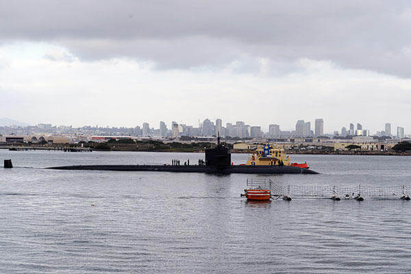 The Los Angeles-class fast-attack submarine USS Albuquerque (SSN 706) departs San Diego for the final time. Albuquerque held an inactivation ceremony Oct. 16 at Naval Base Point Loma. (U.S. Navy/MC2 Kyle Carlstrom)