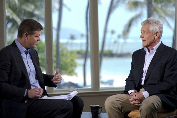 File Photo: Peter Cook of Bloomberg Television, left, interviews former Defense Secretary Chuck Hagel on April 3, 2014, in Honolulu. (Photo by Erin A. Kirk-Cuomo/ Defense Department)