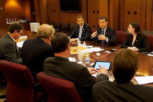 Secretary of Veterans Affairs Eric Shinseki holds a reporters roundtable.