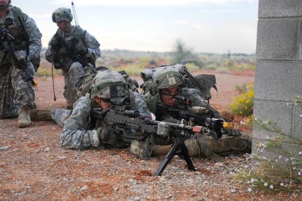 Soldiers from 1st Battalion, 506th Infantry Regiment (Red Currahee), 101st Airborne Division, lay down suppressive fire Oct. 5, 2015, during a ground assault training exercise in New Mexico. (Defense Department photo/Corey Baltos)