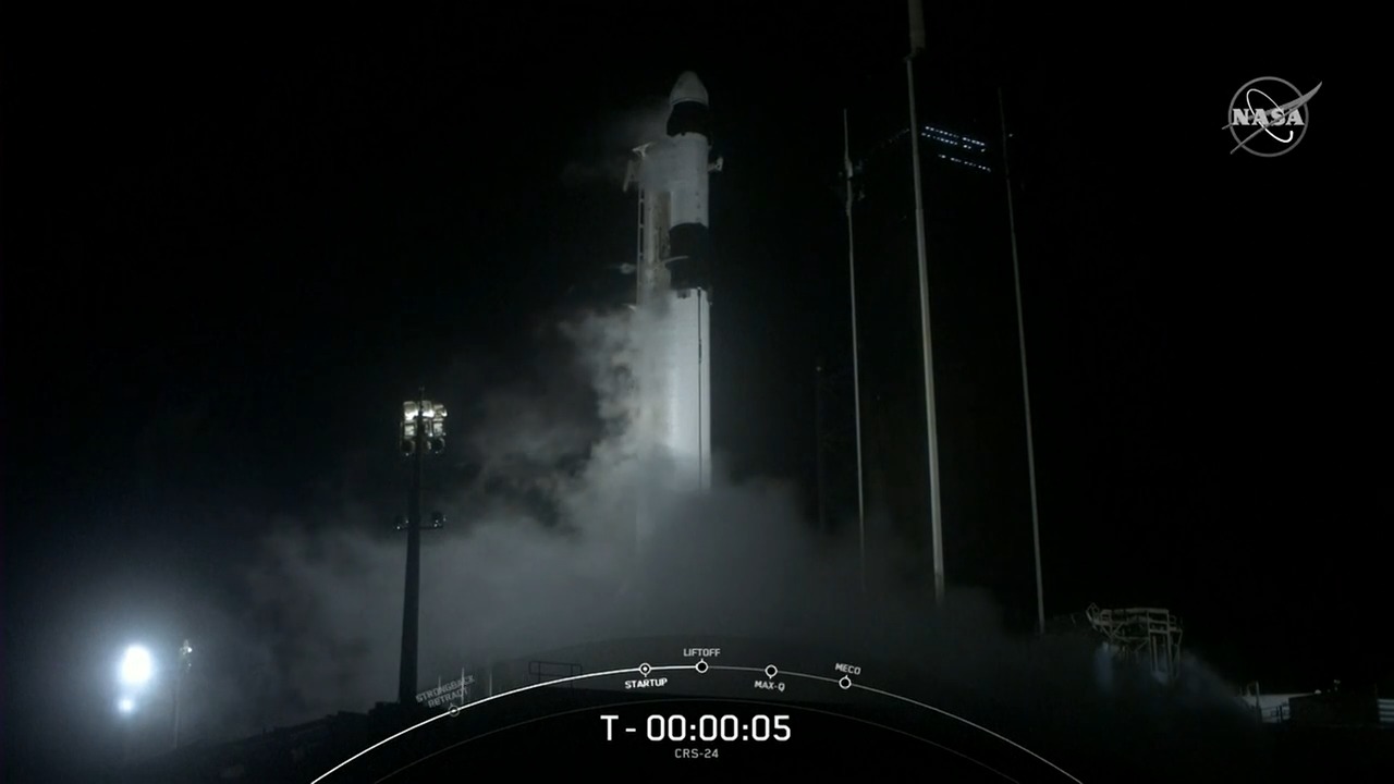 SpaceX Resupply Spacecraft Heading to ISS