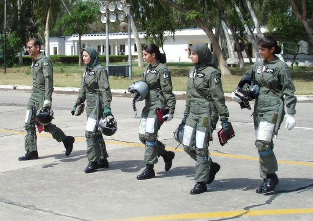 Female Pakistani pilots