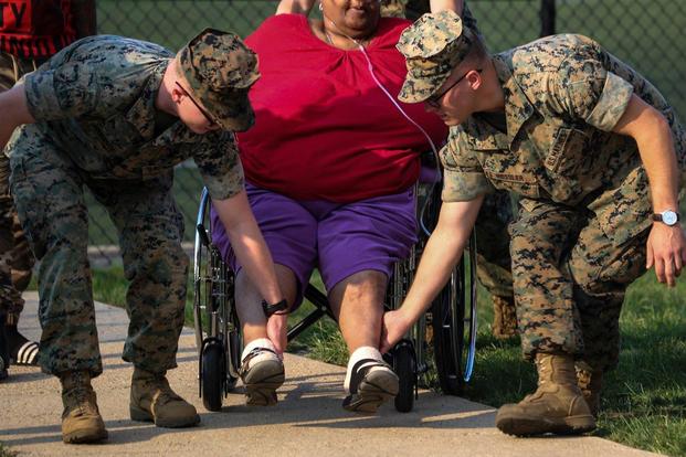 Marines from the Barracks Washington responded to a fire at a neighboring senior housing complex, September 19, 2018. (U.S. Marine Corps/Cpl. Damon A. Mclean) 