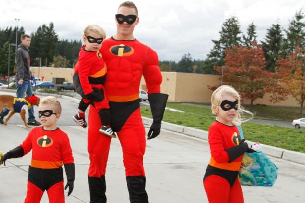 A family is dressed as the Incredibles for Halloween.