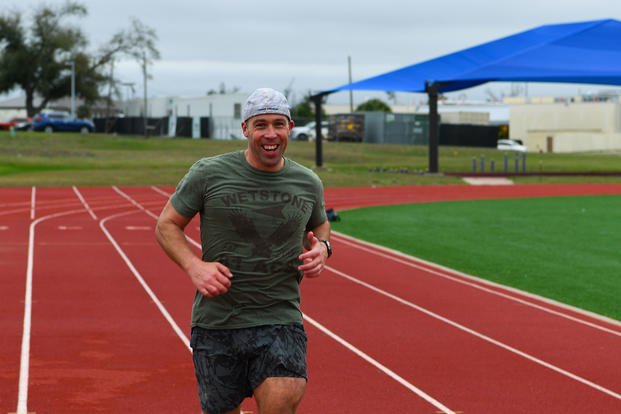 Air Force master sergeant runs every day for a year.