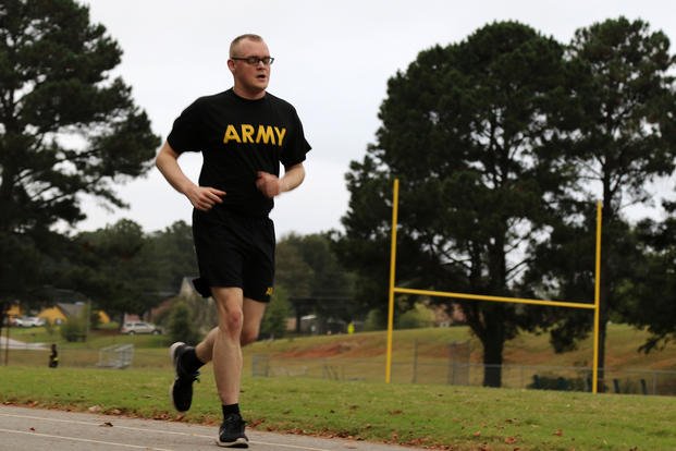 Army sergeant runs during Army physical fitness test.