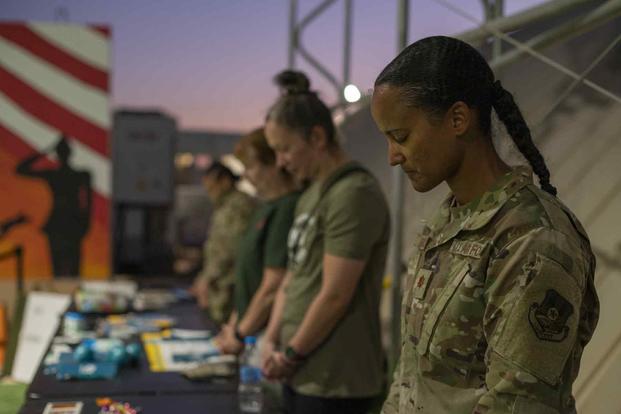 Soldier say a prayer during a Suicide Prevention Month event