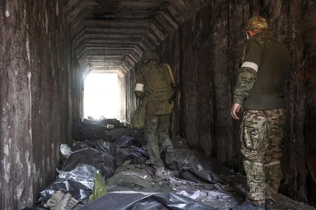 Bodies of Ukrainian soldiers placed in plastic bags.