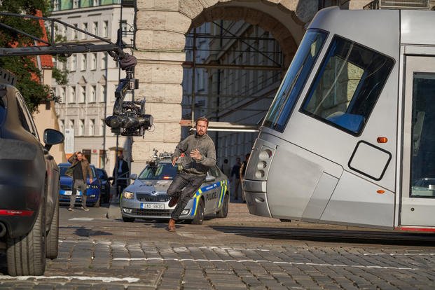 Ryan Gosling Tram The Gray Man