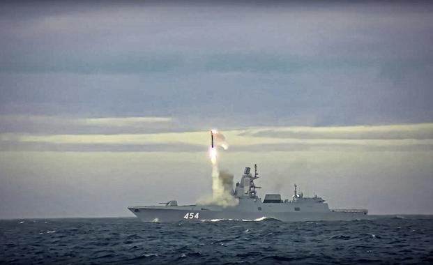 A new Zircon hypersonic cruise missile is launched by the frigate Admiral Gorshkov.