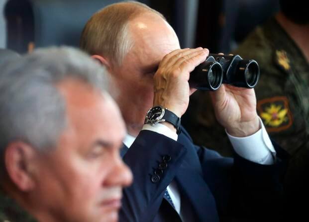  Russian President Vladimir Putin, center, watches through binoculars