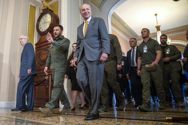 Ukrainian President Volodymyr Zelenskyy walks with Senate Minority Leader Mitch McConnell 