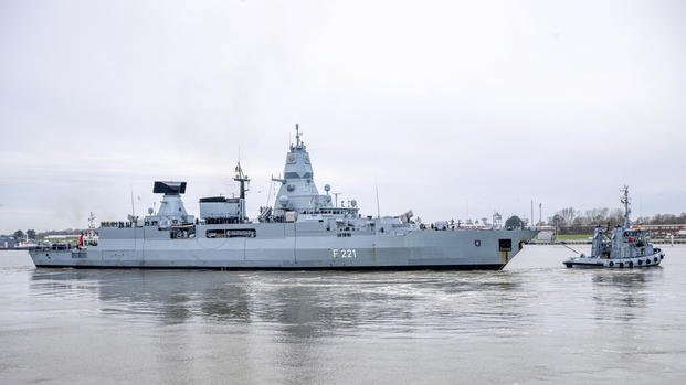 The frigate "Hessen" leaves the port at Wilhelmshaven, Germany