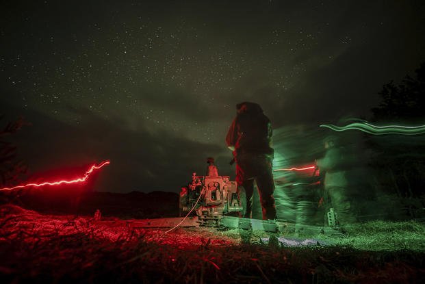 Ukrainian servicemen prepare 122mm artillery cannon before firing towards Russian positions