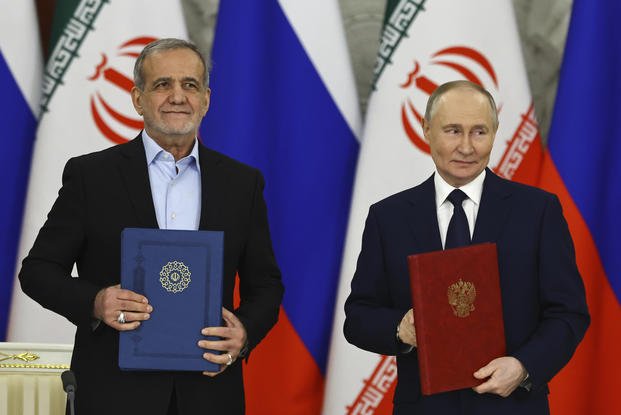 Russian President Vladimir Putin and Iranian President Masoud Pezeshkian 