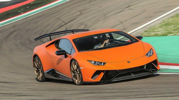2018 Lamborghini Huracan Performante front, three-quarter