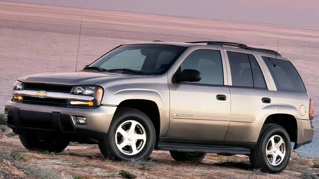 2002-2005 Chevrolet Trailblazer Front Angle View