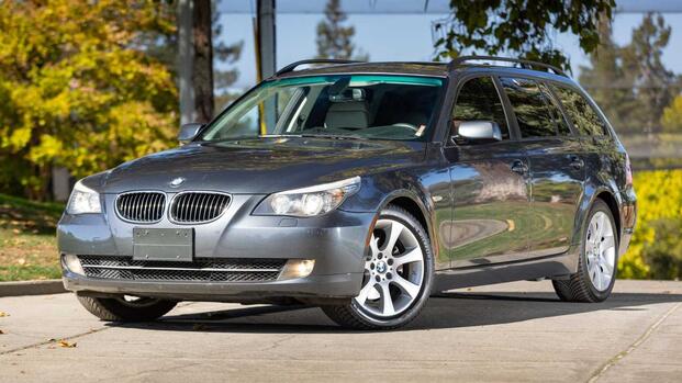 2008 BMW 535xi Sports Wagon front 3/4