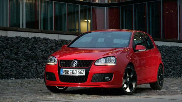 2004 Volkswagen Golf GTI Mk 5 front quarter nearside