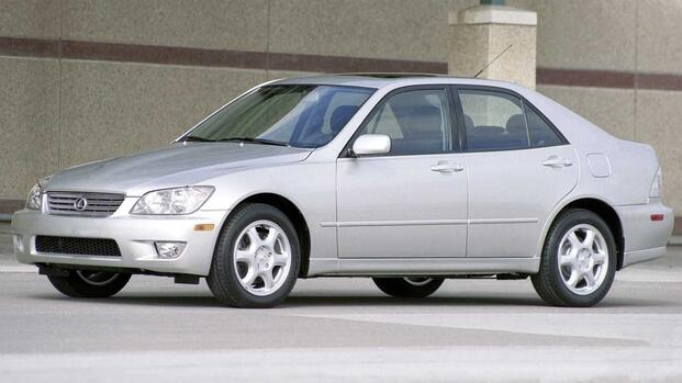 2001 Lexus IS 300 front, side