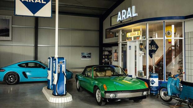 Porsche 914 And Porsche Cayman (1)