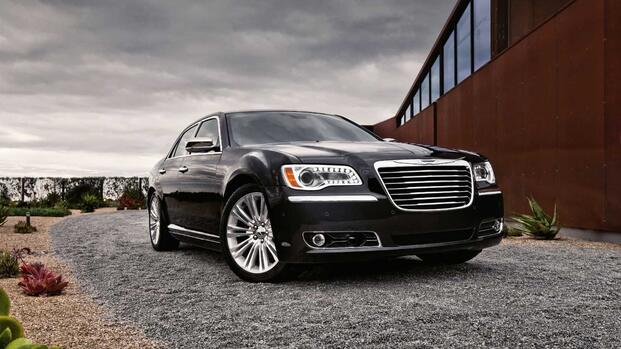 2011 Chrysler 300 - front 3/4 angle