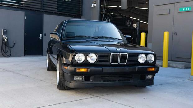 1990 BMW 325is (E30) front