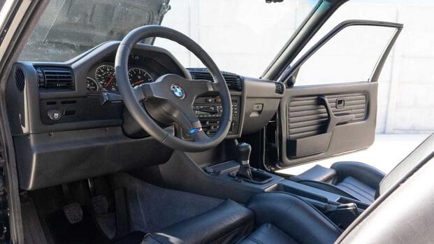 1990 BMW 325is (E30) interior front