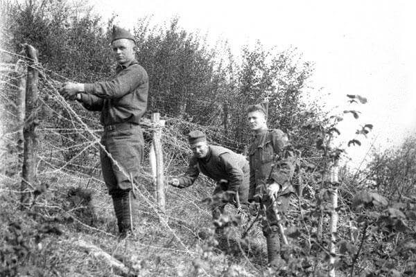 Soldiers from the 103d Infantry string wire in a training area in France in the spring of 1918. (Photo: Maine National Guard Archives)