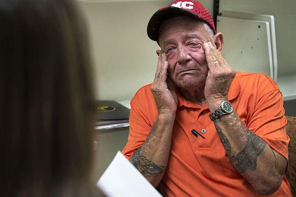Vietnam veteran Jim Alderman reacts during a therapy session for combat-related stress at the Bay Pines Veterans Affairs Medical Center in Bay Pines, Fla. (DoD photo by EJ Hersom)