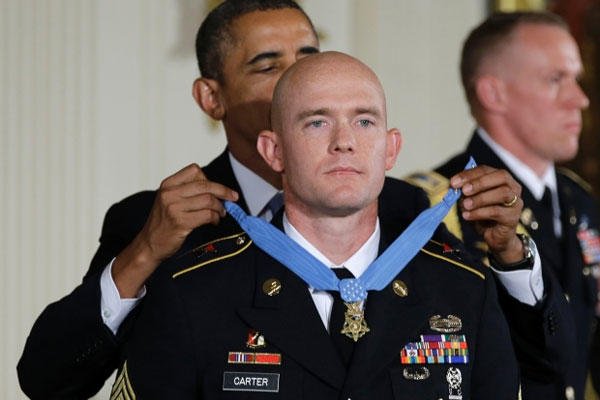 President Barack Obama awards US Army Staff Sgt. Ty M. Carter the Medal of Honor for conspicuous gallantry, Monday, Aug. 26, 2013.