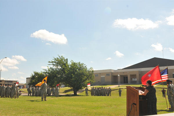 Susan Rescorla, wife of Cyril Richard ‘Rick’ Rescorla, taks about about how her husband led Soldiers into war during Vietnam June 11 at Fort Hood, Texas. (U.S. Army photo by Sgt. Brandon Banzhaf)