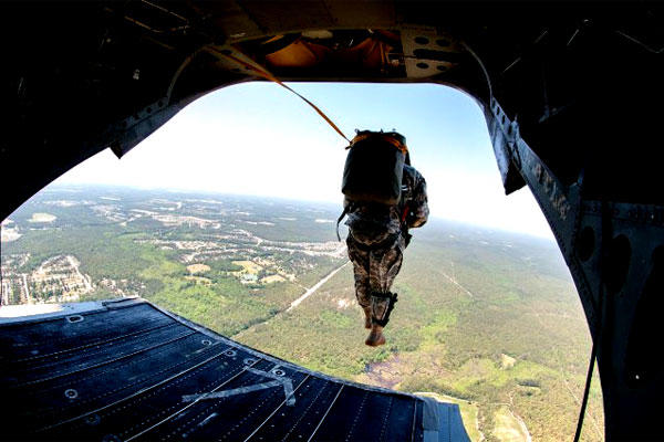 Army Says Parachute Manufacturing Error Caused 2015 Death | Military.com