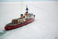 The Coast Guard Cutter Polar Star cuts through Antarctic ice in the Ross Sea (Photo: U.S. Coast Guard, Chief Petty Officer David Mosley)