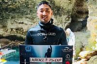 Lt. Col. Laurence Paik holds record card after diving 73 meters