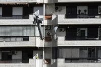Bomb dropped from an Israeli jet hits a building in Ghobeiri, Beirut