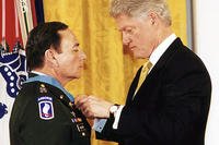 United States President Bill Clinton awards the Medal of Honor to Vietnam War veteran U.S. Army Specialist Four Alfred Rascon. 8 February 2000 (Photo: U.S. Army)