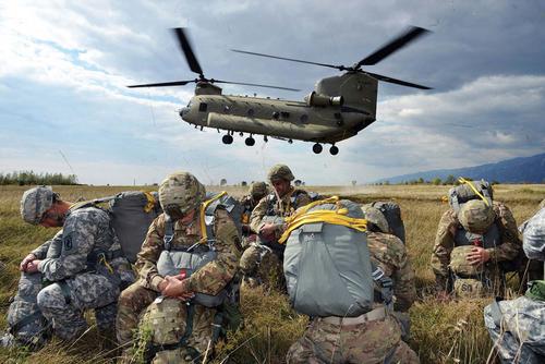 Military And Veteran Benefits News Veteran Jobs Military Com - paratroopers from 173rd brigade support battalion 173rd airborne brigade prepare to board a 12th