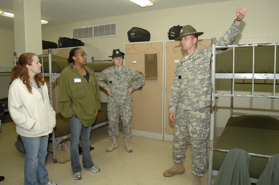 9 Essential Items Soldiers Should Have In Their Barracks Rooms Military Com